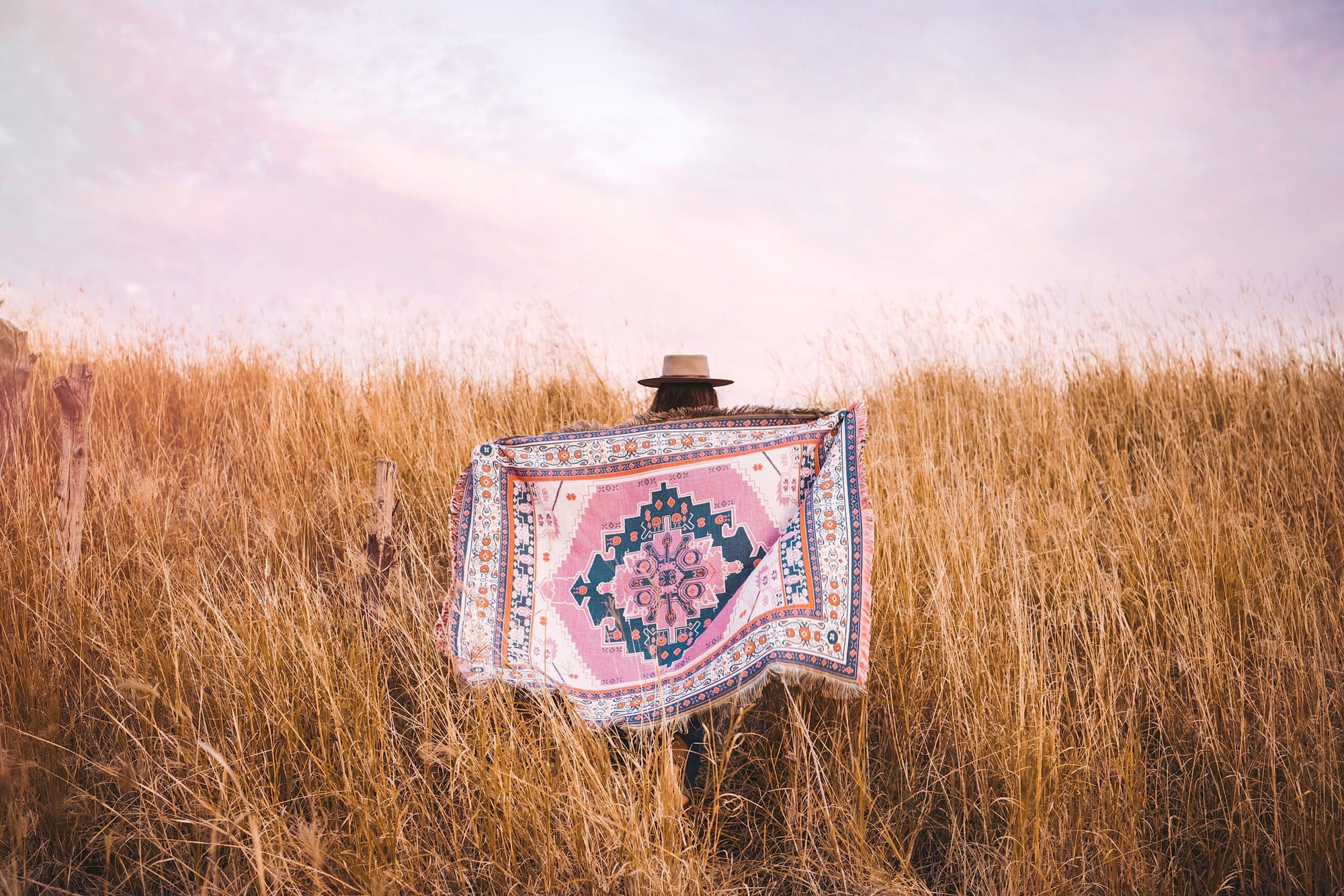 Hendeer 'STRAWBERRY FIELDS' WOVEN PICNIC RUG