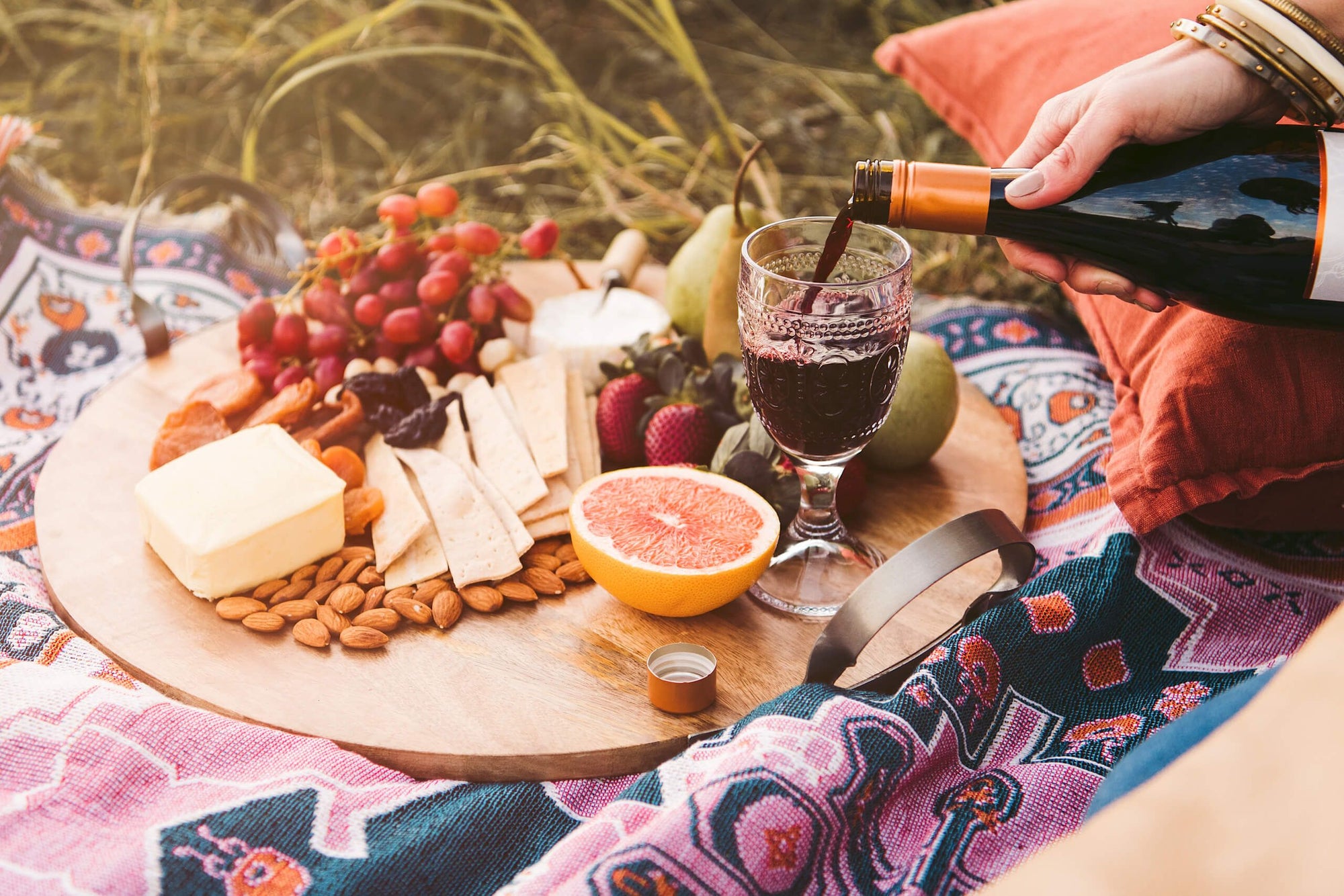 Hendeer 'STRAWBERRY FIELDS' WOVEN PICNIC RUG