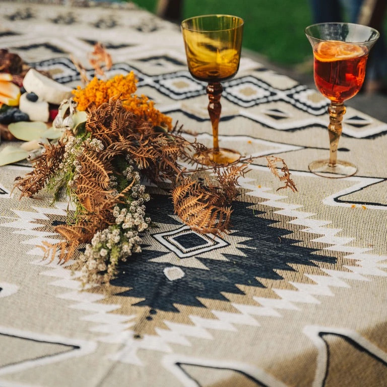 Hendeer 'HEY JUDE' WOVEN PICNIC RUG