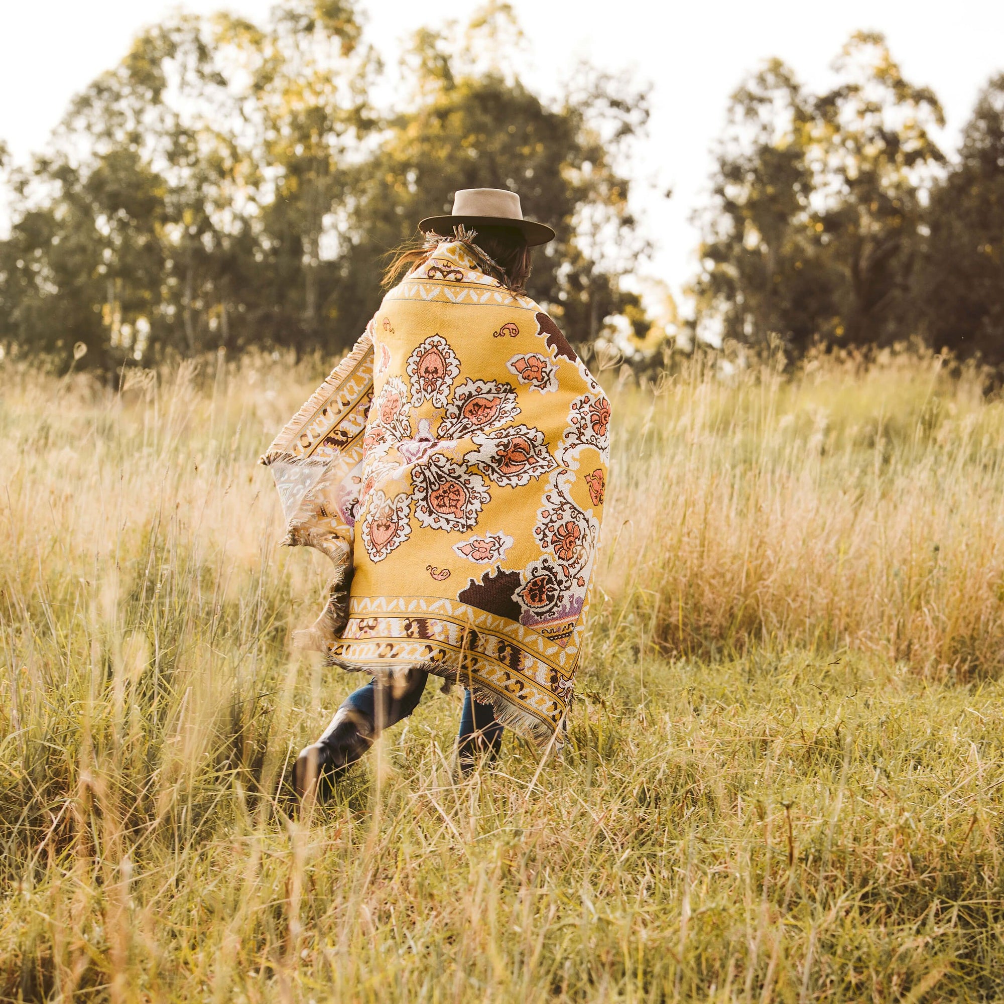 Hendeer 'HERE COMES THE SUN' WOVEN PICNIC RUG