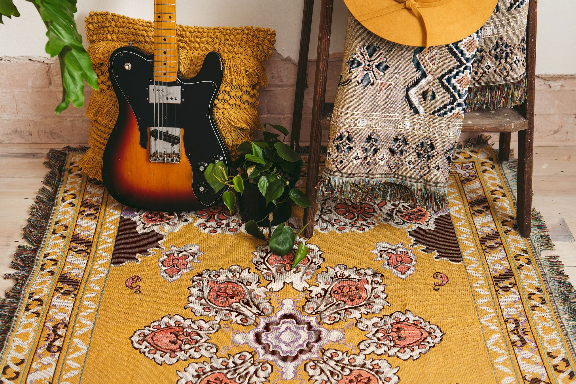 Hendeer 'HERE COMES THE SUN' WOVEN PICNIC RUG